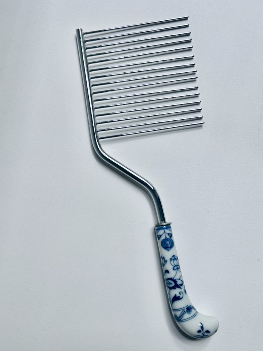 Japanese "Blue Danube" Porcelain Cake Breaker